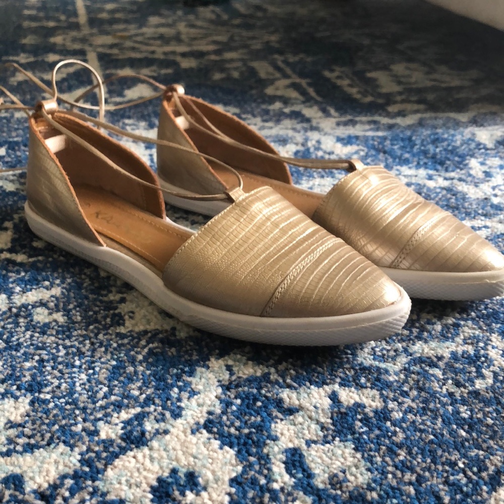 Kaanas wrap up flats